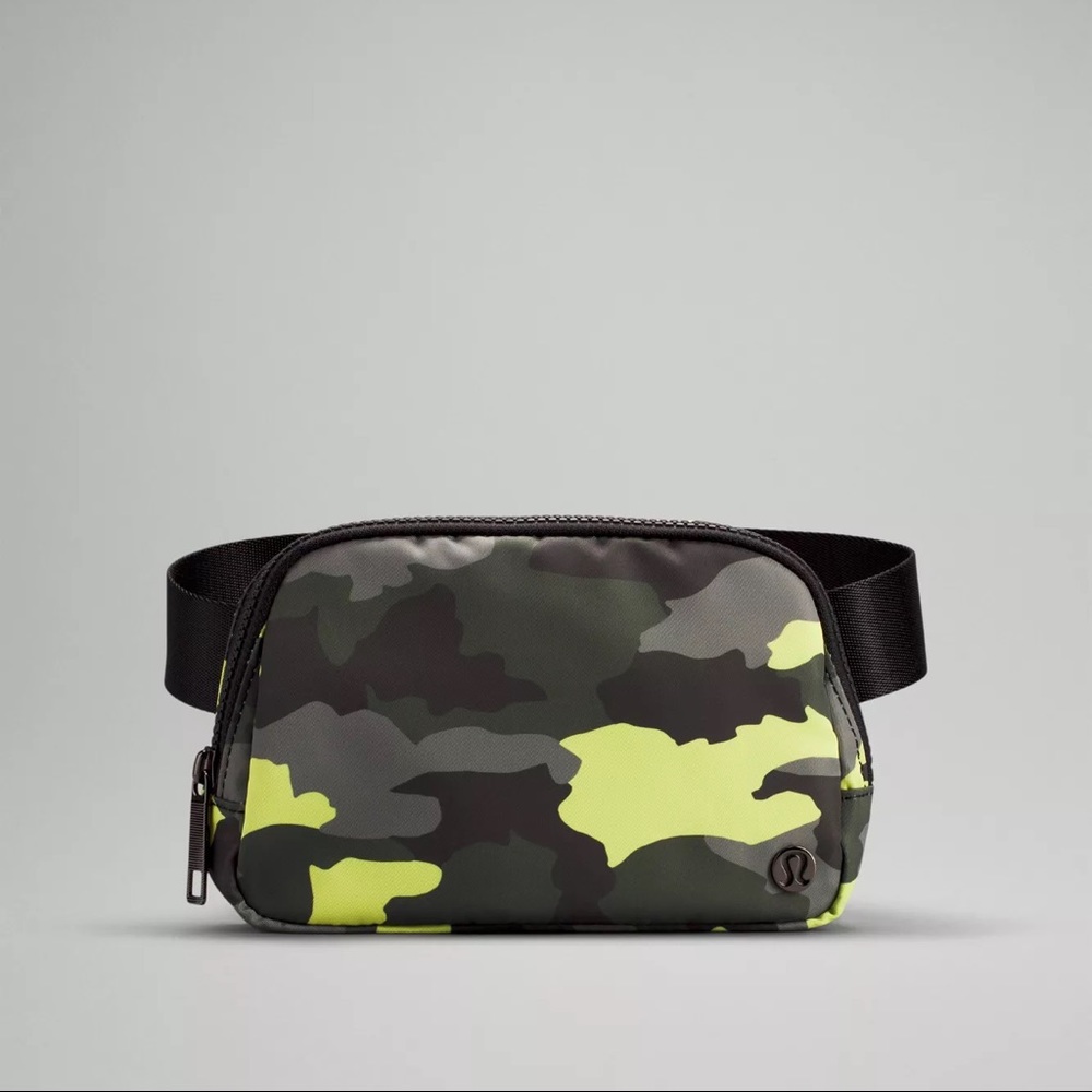 Lululemon Everywhere belt bag